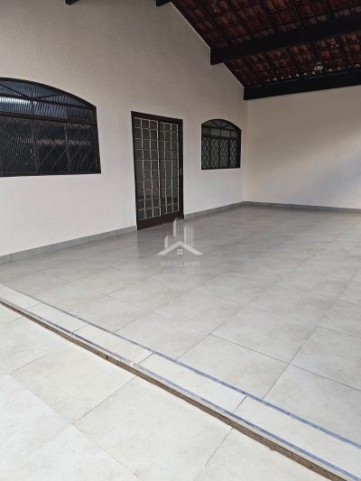CASA A VENDA COM OTIMA LOCALIZAÇÃO