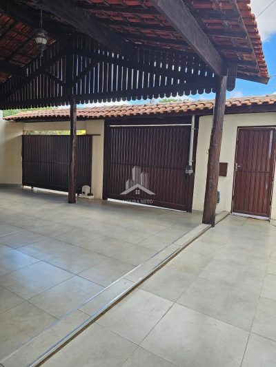 CASA A VENDA COM OTIMA LOCALIZAÇÃO