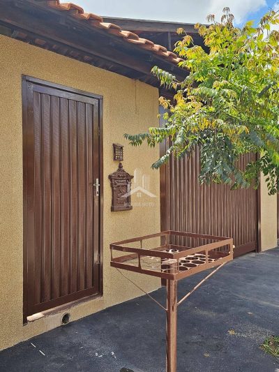 CASA A VENDA COM OTIMA LOCALIZAÇÃO
