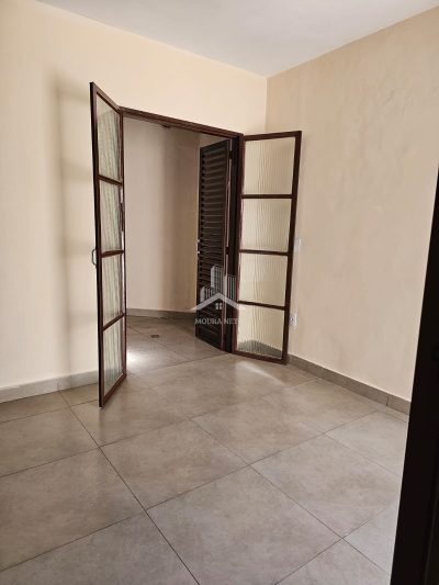 CASA A VENDA COM OTIMA LOCALIZAÇÃO