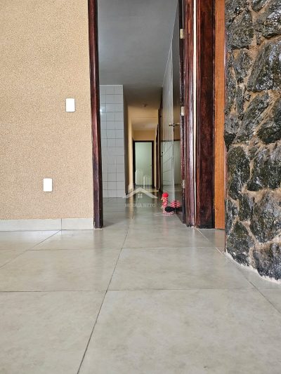 CASA A VENDA COM OTIMA LOCALIZAÇÃO
