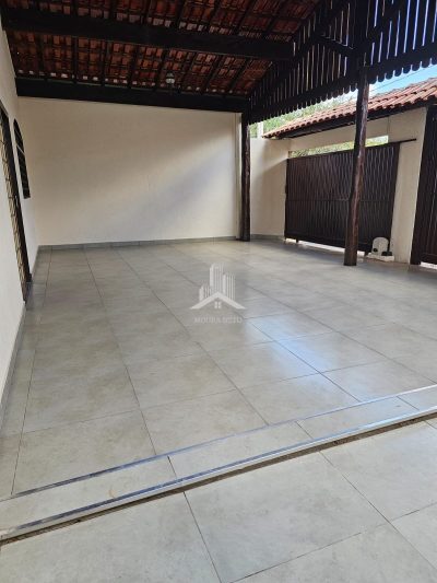 CASA A VENDA COM OTIMA LOCALIZAÇÃO