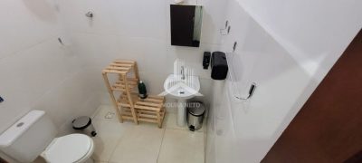 ALUGA-SE ESPAÇO PROFISSIONAL COM QUATRO SALAS - EXCELENTE LOCALIZAÇÃO!