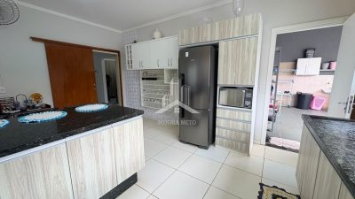 CASA COM 3 DORMITORIOS À VENDA NO JD SANTA LUCIA