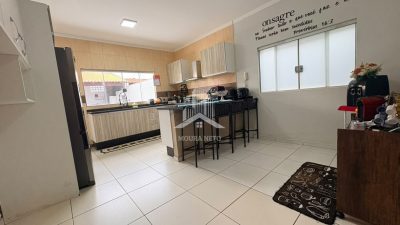 CASA COM 3 DORMITORIOS À VENDA NO JD SANTA LUCIA