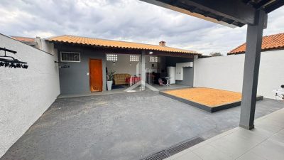 CASA COM 3 DORMITORIOS À VENDA NO JD SANTA LUCIA