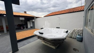 CASA COM 3 DORMITORIOS À VENDA NO JD SANTA LUCIA