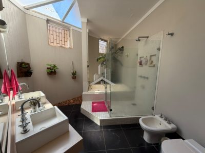 CASA DE ALTO PADRÃO PARA VENDA - ENCONTRO PERFEITO ENTRE SOFISTICAÇÃO, CONFORTO E LOCALIZAÇÃO!