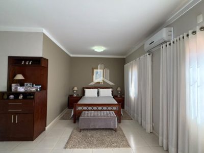 CASA DE ALTO PADRÃO PARA VENDA - ENCONTRO PERFEITO ENTRE SOFISTICAÇÃO, CONFORTO E LOCALIZAÇÃO!