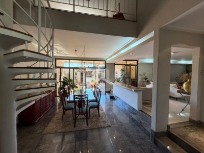 CASA DE ALTO PADRÃO PARA VENDA - ENCONTRO PERFEITO ENTRE SOFISTICAÇÃO, CONFORTO E LOCALIZAÇÃO!