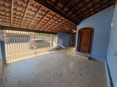 CASA com 03 quartos para VENDA