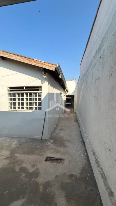 CASA COM 3 DORMITORIOS À VENDA NO RES HENRIQUE BERTIN (BOM VIVER)