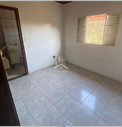 CASA COM 3 DORMITORIOS À VENDA NO RES HENRIQUE BERTIN (BOM VIVER)