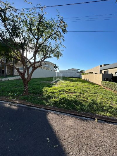 TERRENO À VENDA-CONDOMINIO RESIDENCIAL BELLAGIO (15x40))